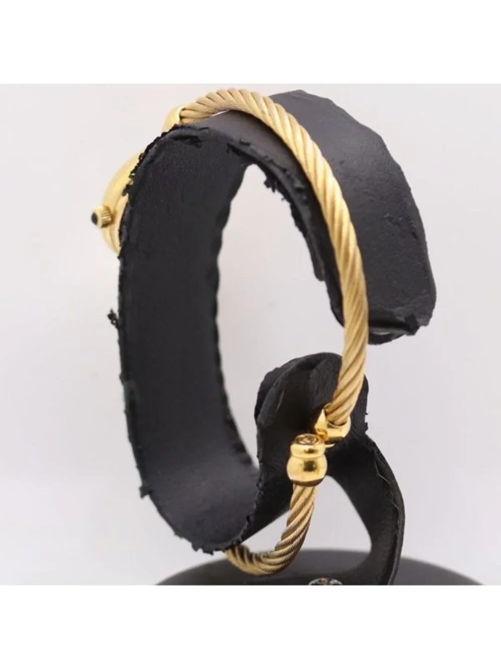 Gucci Quartz Bangle Watch Black Dial